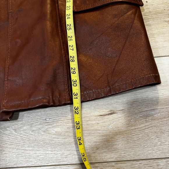 Men's brown caramel colored long sleeved leather button up jacket, pockets, L. - Picture 7 of 16